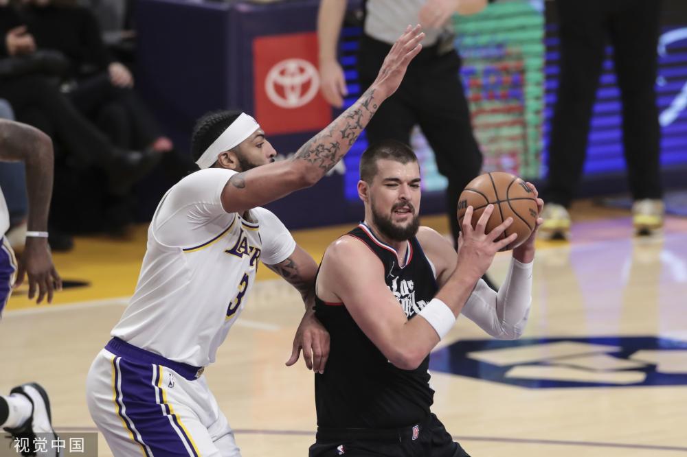 他在50米 他在50米