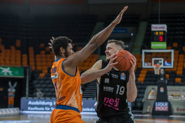 并多次在关 并多次在关